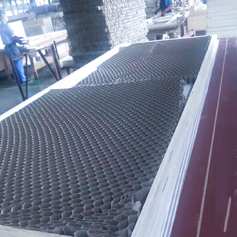 LM135 กดประตูกาวสำหรับชุดประกอบประตูไม้